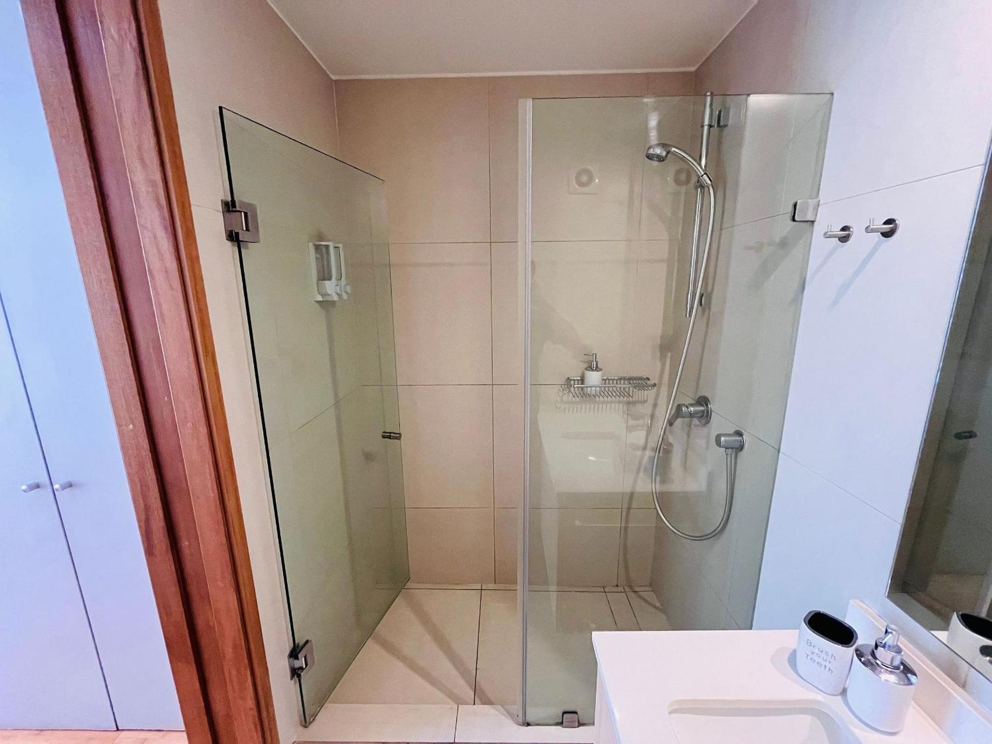 Exclusivo Y Seguro Departamento En El Golf — Fotos 3